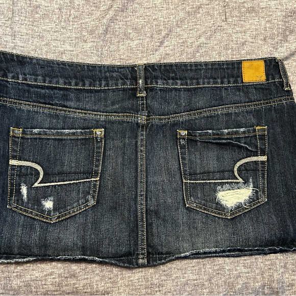 American Eagle Mini Skirt. Button fly. Distressed areas. Size 14. - Picture 4 of 4
